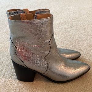Issac Mizrahi silver cowboy boot New without tags size 8.5 Med